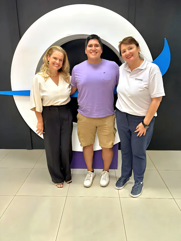 Dr. Diego Contreras durante una visita profesional a Orthometric Brasil